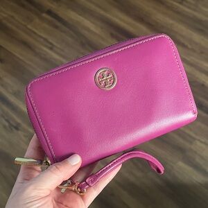 Tory Burch Robinson Fuchsia Wristlet Wallet